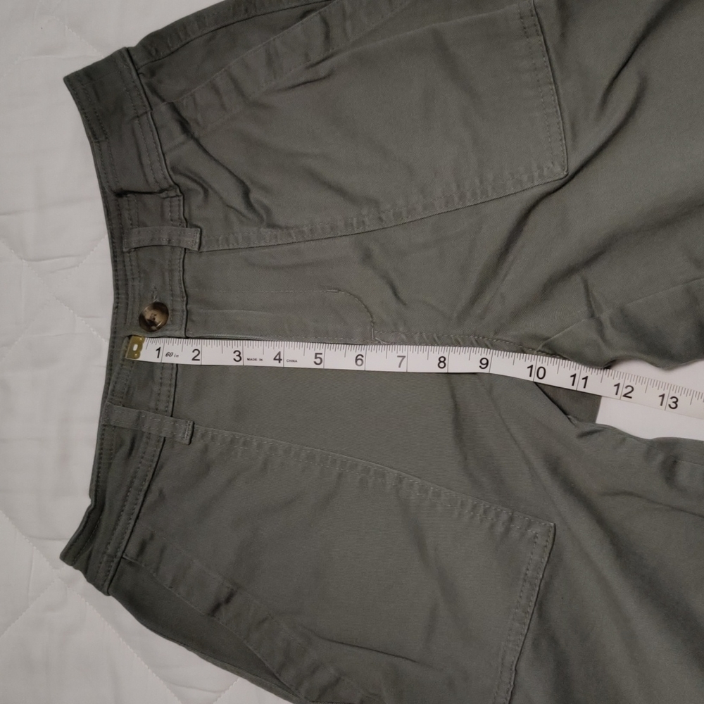 a new day Size 2 green pair of straight legged pants